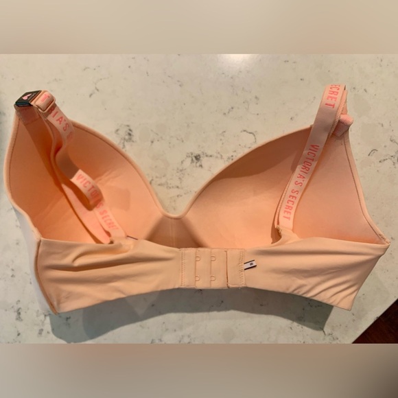 Victoria's Secret Peach T-Shirt Bra Seamless Comfort NWT - Picture 3 of 3